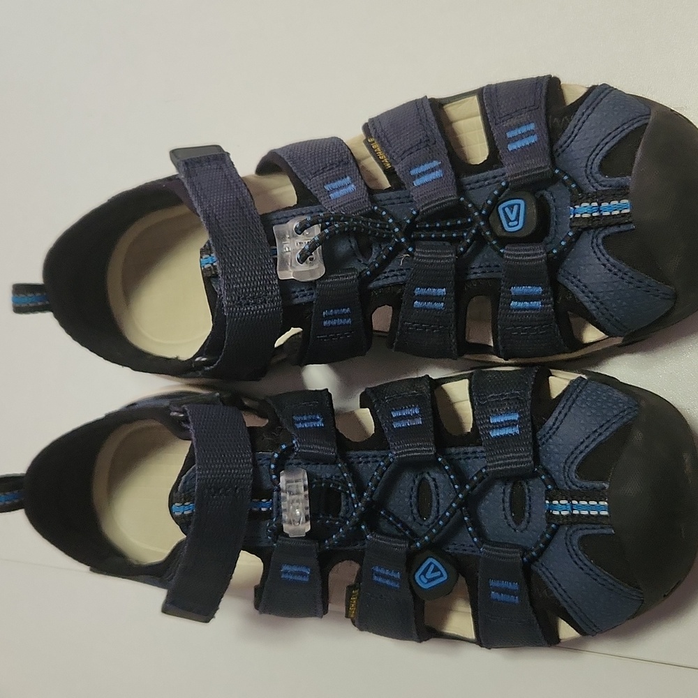 Keen boys water shoes